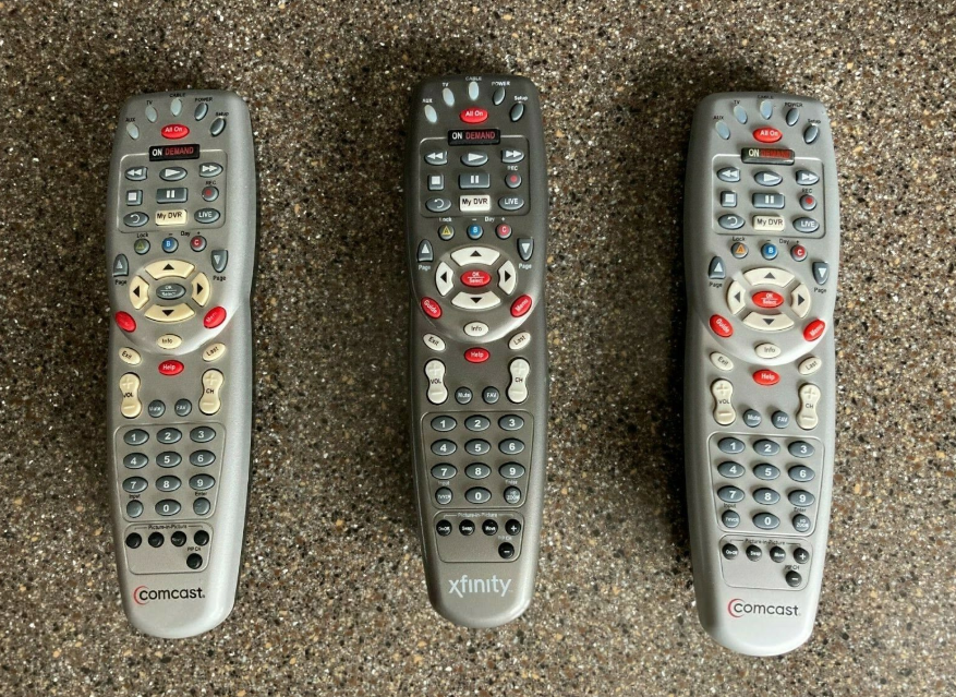 Do I need to reprogram the remote if I replace the batteries? 